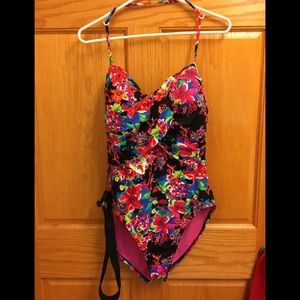 Brand New Liz Claiborne floral swim suit size 16